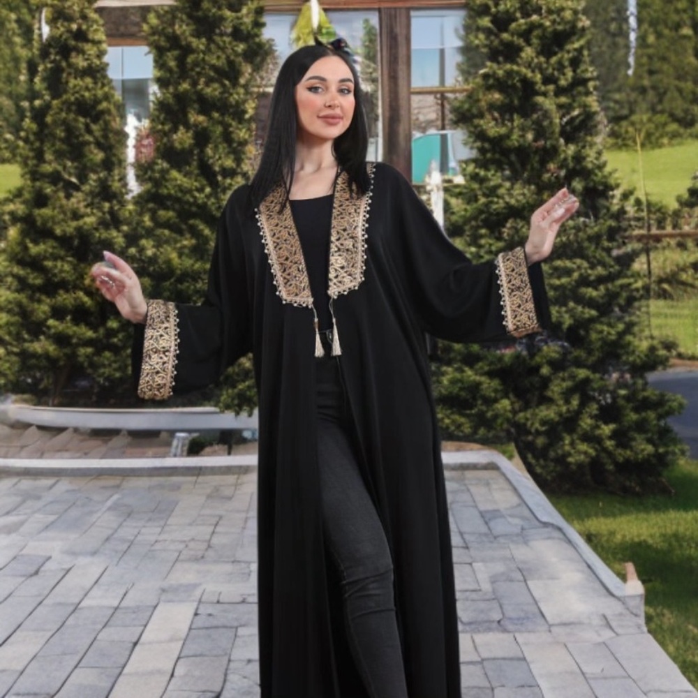 Oriental detailed Bisht.